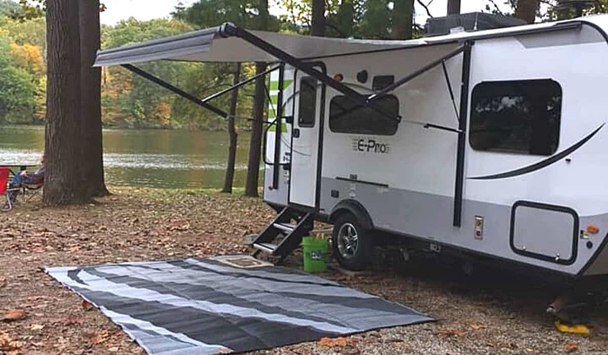 small travel trailers for family of 4