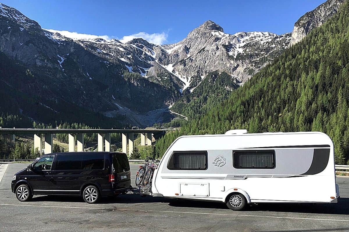 minivan-towing-camper