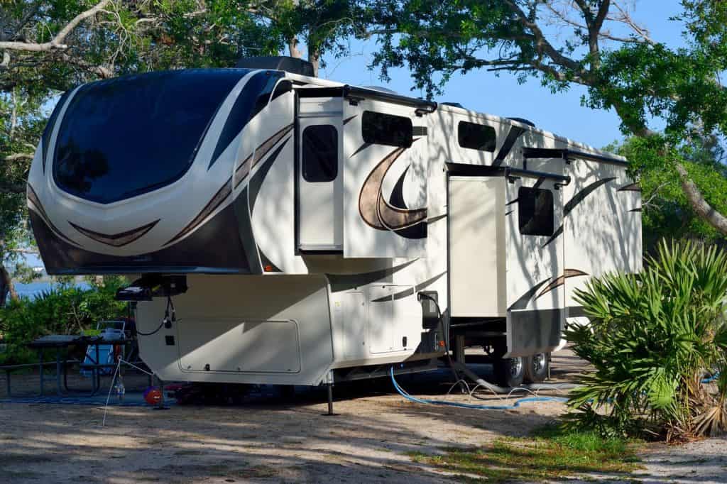 How Much Wind Can a 5th Wheel Withstand? Surviving Storms - RV Owner HQ