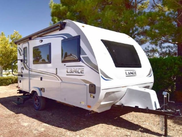 19 ft lance travel trailer