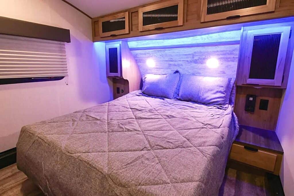 Forest River Cherokee Arctic Wolf 278BHS Bedroom