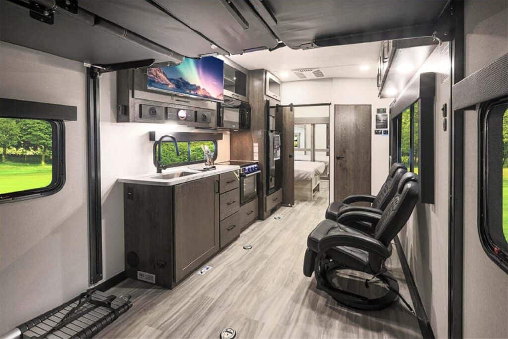 Alliance Valor 21T15 Interior