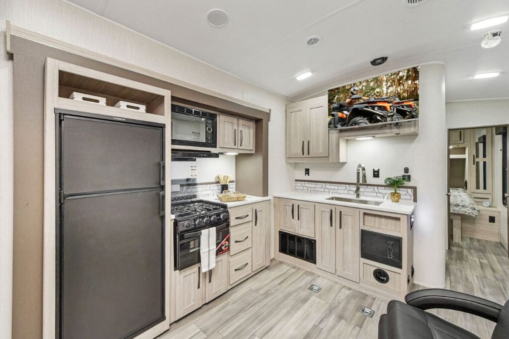 Cruiser RV Stryker ST2614 Interior