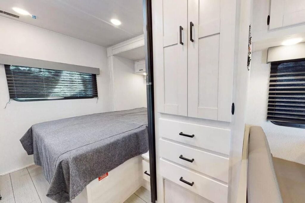 East to West Entrada 2200S Interior