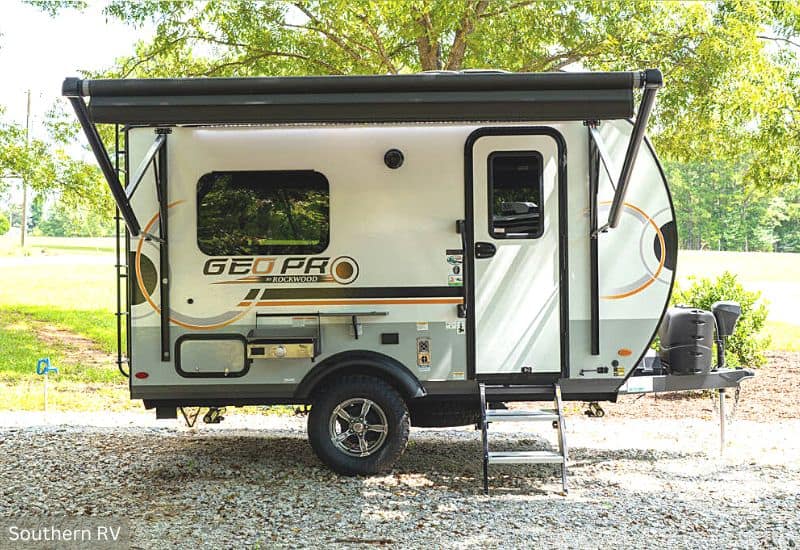 The 8 Best Small Travel Trailers With Twin Beds (Under 24 FT)