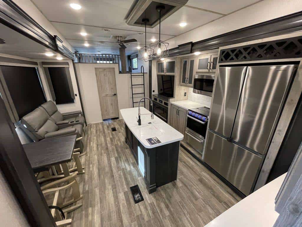 Keystone RV Avalanche 390DS Interior