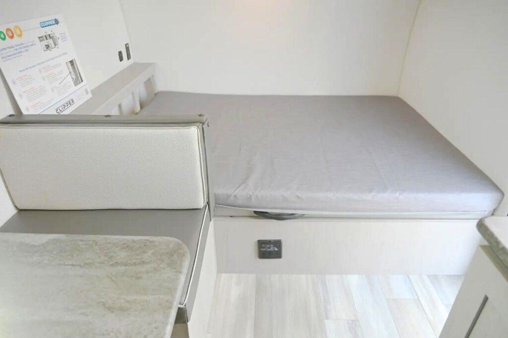 Coachmen Clipper 3K Series 17CBH Interior