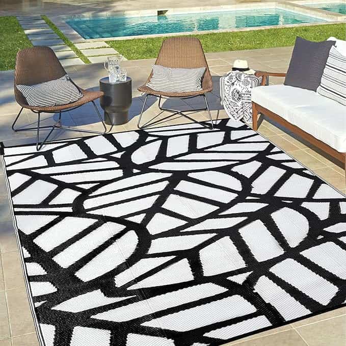 9x12 Bold Black & White Leaf Pattern Waterproof Reversible Outdoor Rug