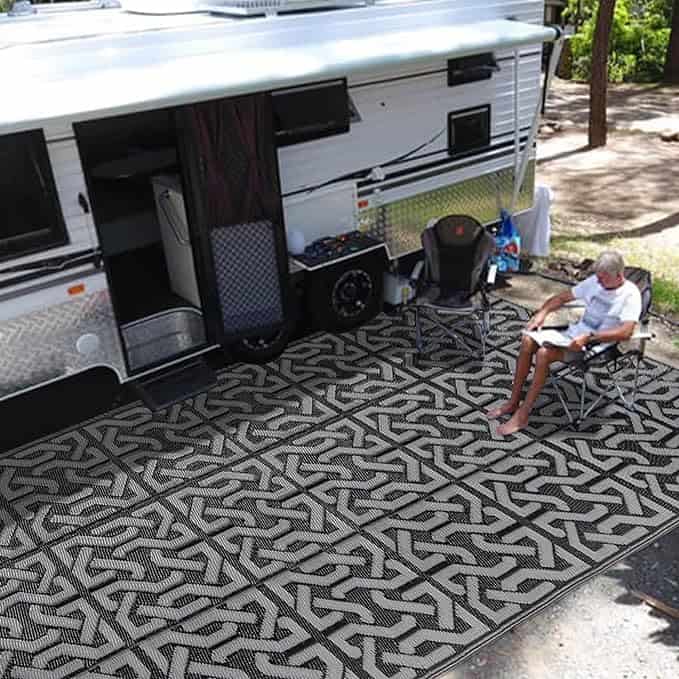 Modern Geometric Reversible Plastic Straw RV Patio Mats