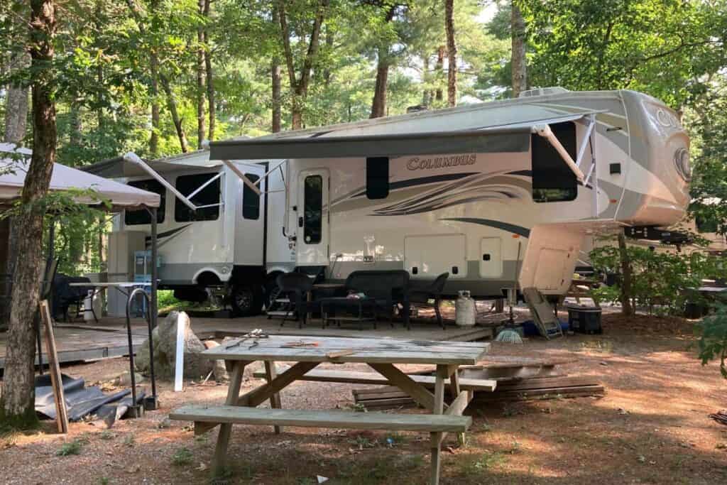 5th Wheel RV Campsite Setup