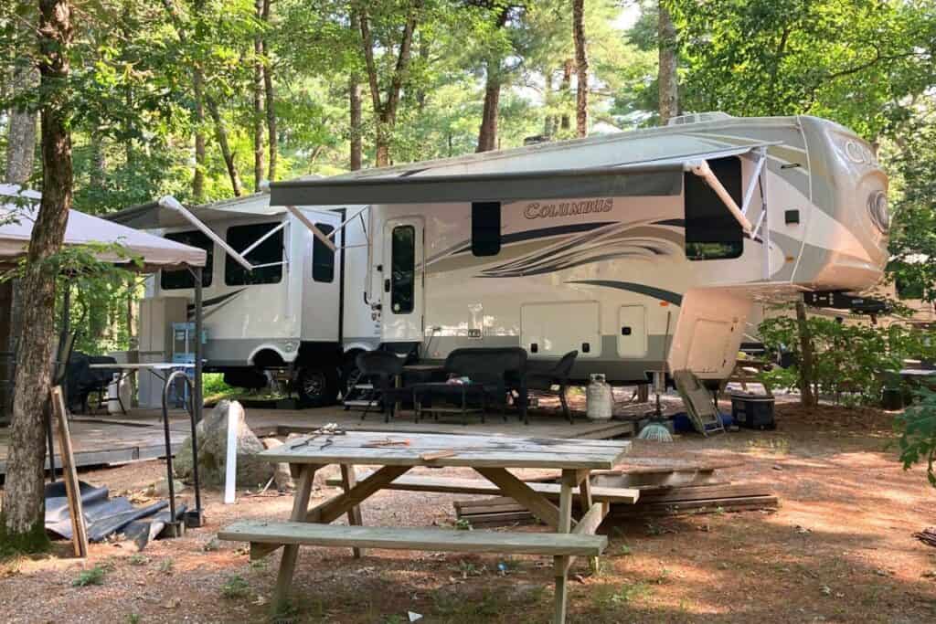 5th Wheel at RV Campsite