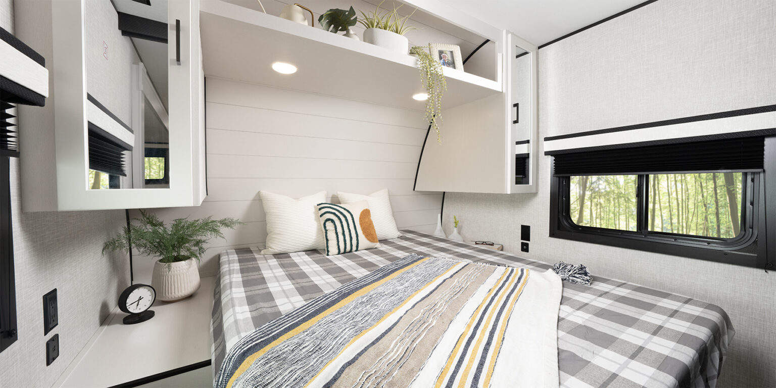 Jayco Jay Flight: The Complete Guide (Specs, Pricing, Floor Plans) - RV ...